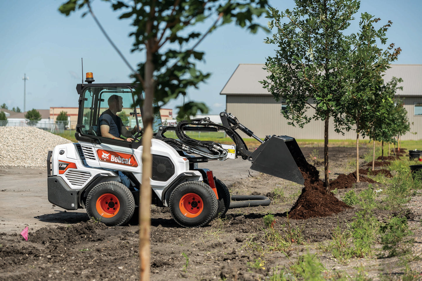 Bobcat - L28 Small Articulated Loader