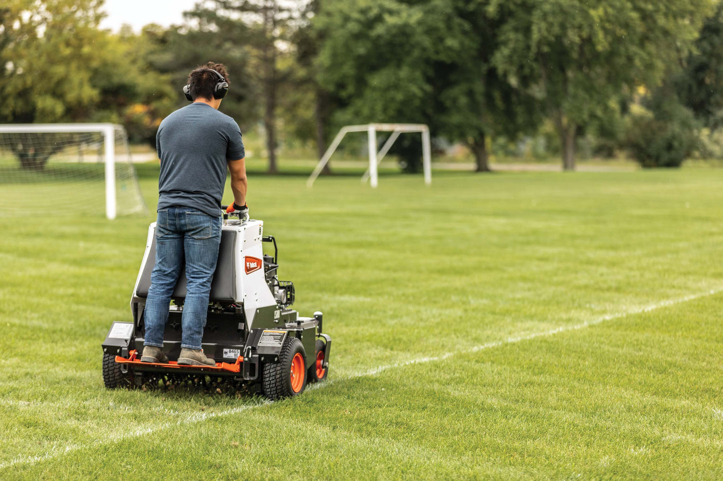 Bobcat - AE30S, Stand On Aerator