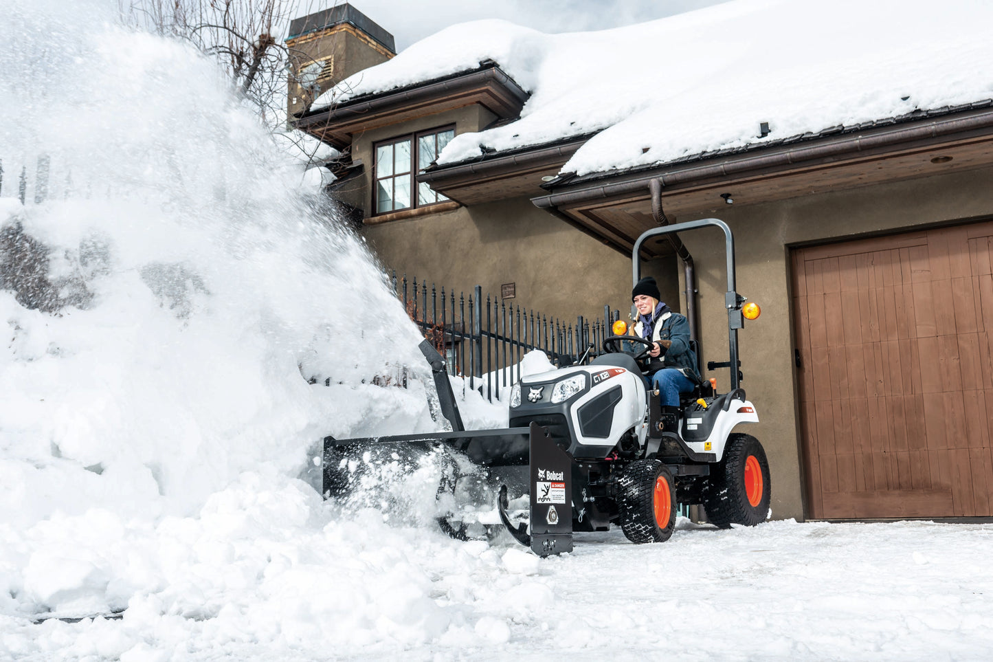 Bobcat - CT1021 HST, Front End Loader