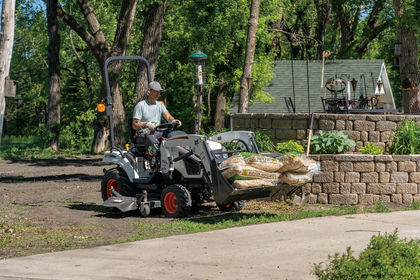 Bobcat - CT1021 HST, Front End Loader