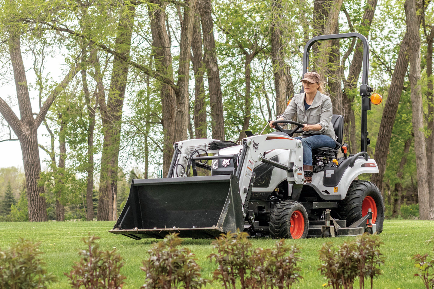 Bobcat - CT1021 HST, Front End Loader