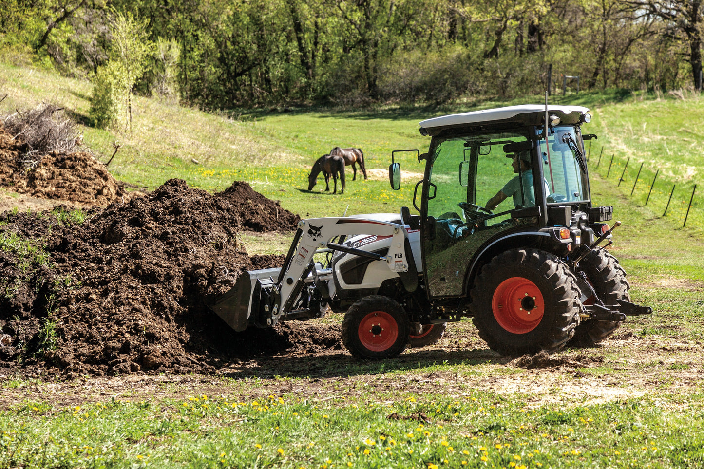 Bobcat - CT2540 HST, Front End Loader